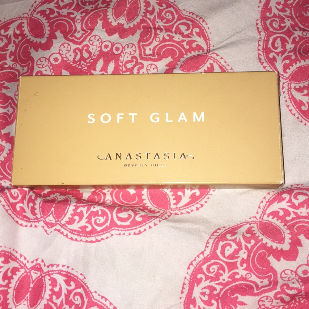Anastasia Beverly Hills Soft Glam palette!💄💞